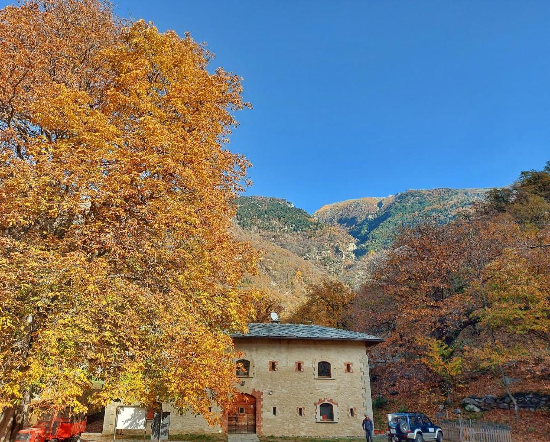 Forte Di Machaby Albergue Arnad Exterior foto
