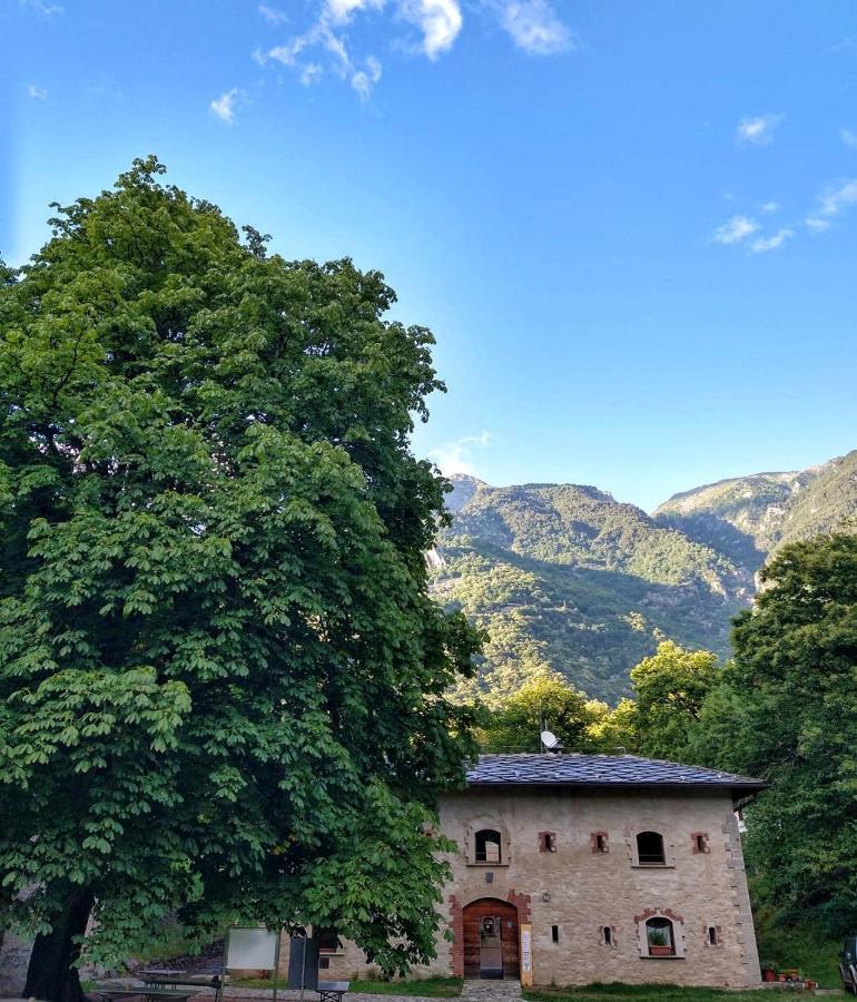 Forte Di Machaby Albergue Arnad Exterior foto